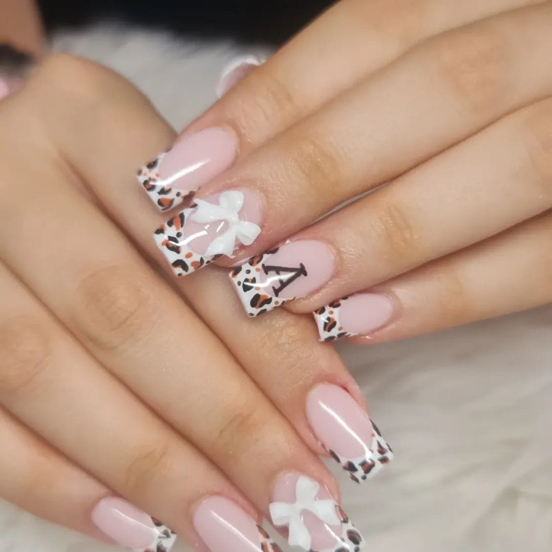 Nail Art mit Leopard Print und Schleifen
